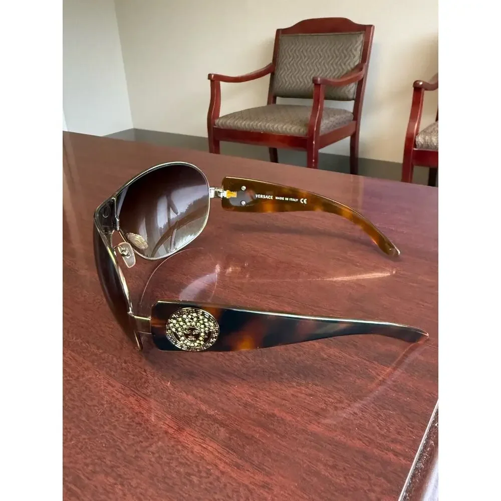 Vintage Y2K Versace 2061-B Tortoiseshell Shield Sunglasses Brown Gradient Lenses